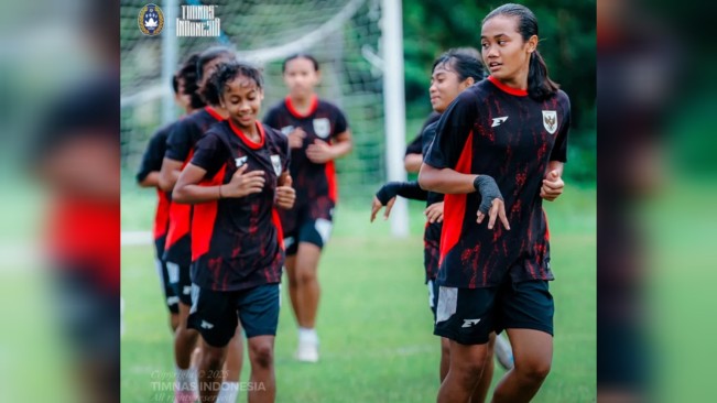 Pemain Timnas Putri Indonesia U-20 saat latihan. [Instagram]